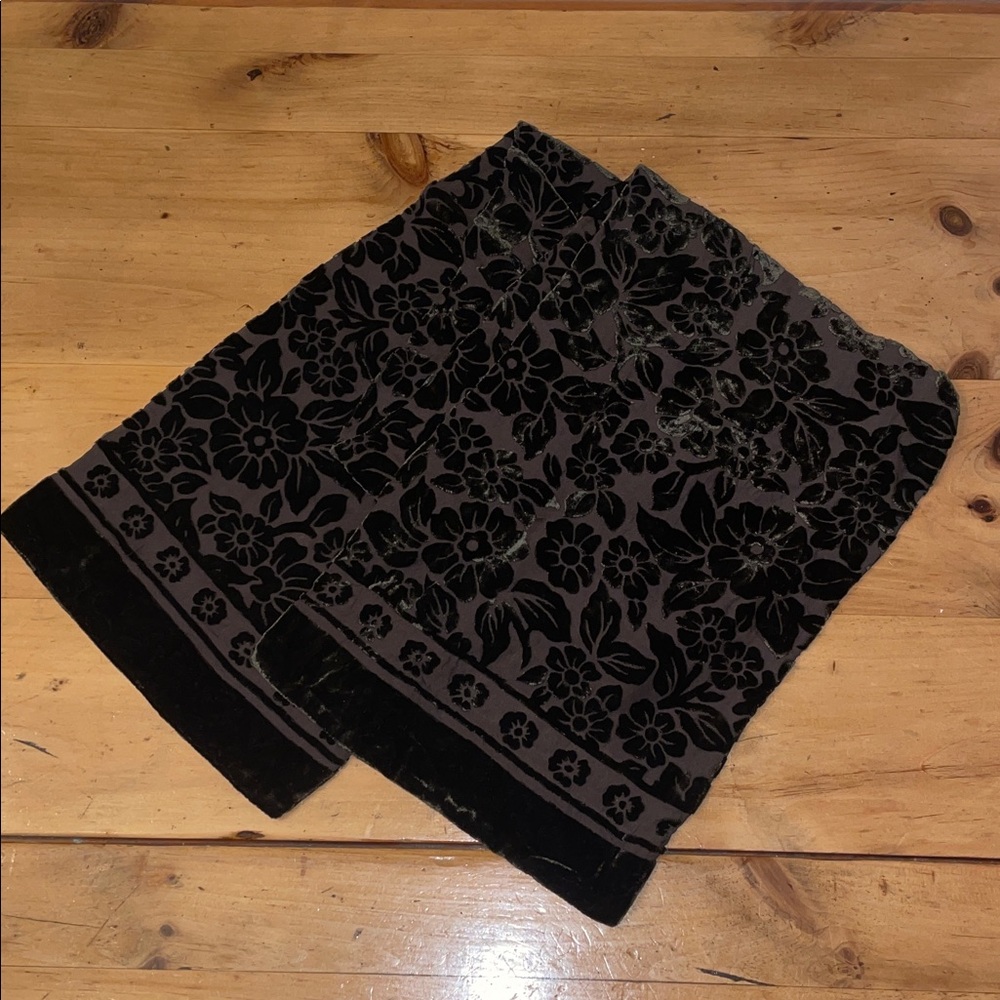 J&X NY- Chocolate Brown- Velvet & Silk Floral Scarf- Vintage